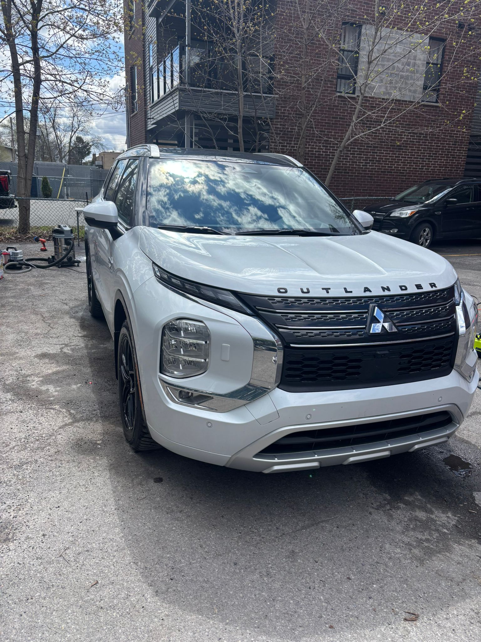Outlander front 3/4 view after full exterior wash